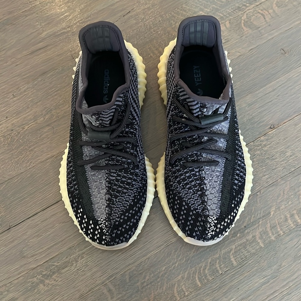2020 Yeezy Boost 350 V2 'Carbon' size 6